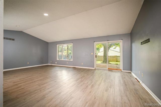 26085 Superior Road, Taylor, MI 48180