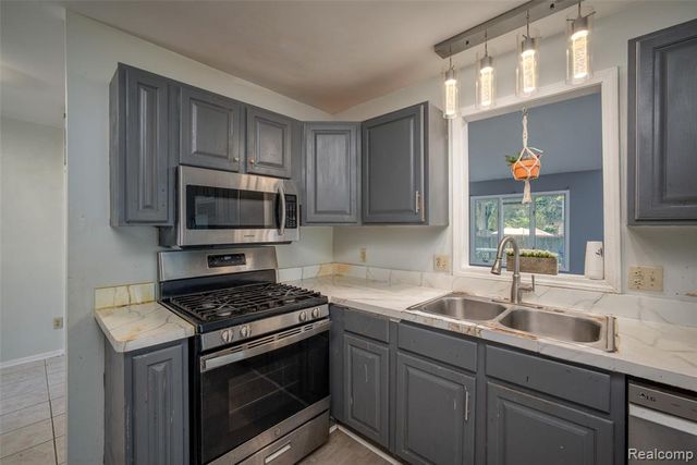 26085 Superior Road, Taylor, MI 48180