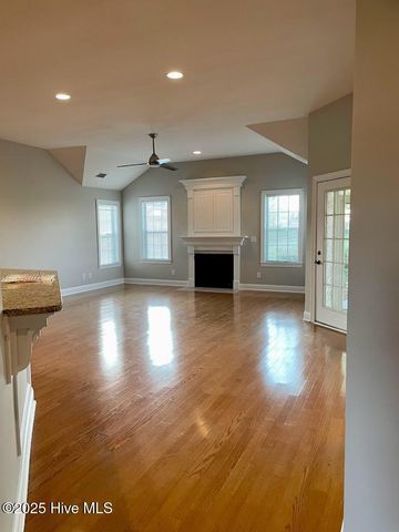 607 Castle Bay Drive, Hampstead, NC 28443