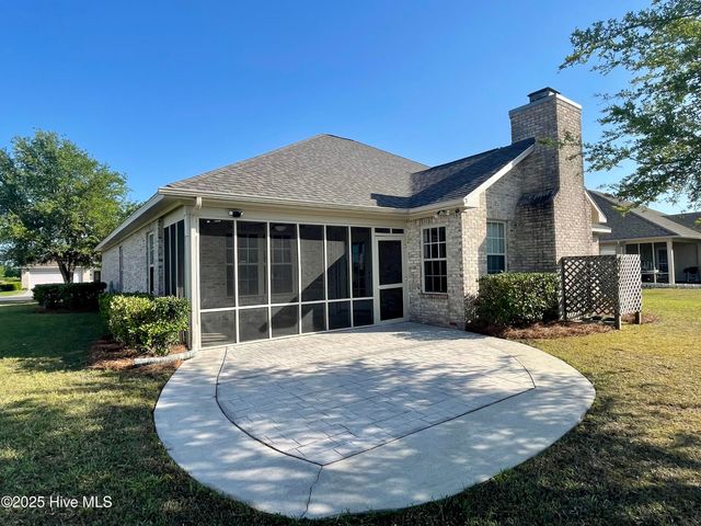 607 Castle Bay Drive, Hampstead, NC 28443