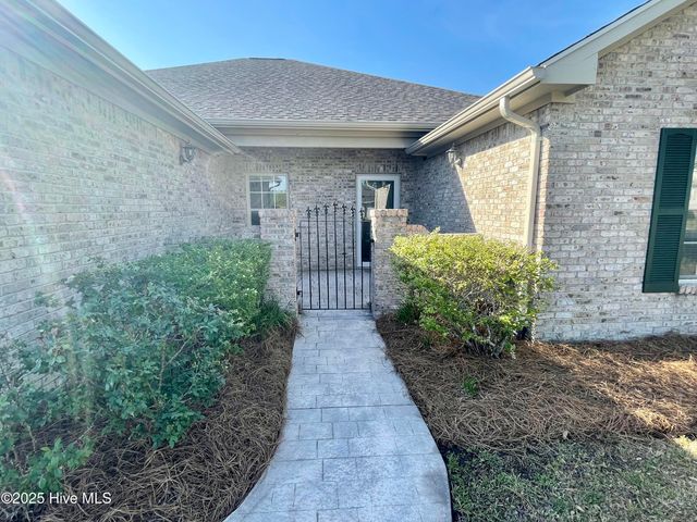 607 Castle Bay Drive, Hampstead, NC 28443