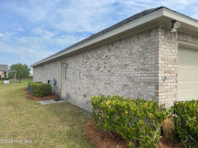 607 Castle Bay Drive, Hampstead, NC 28443