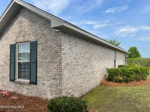 607 Castle Bay Drive, Hampstead, NC 28443