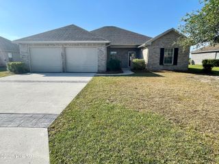 607 Castle Bay Drive, Hampstead, NC 28443