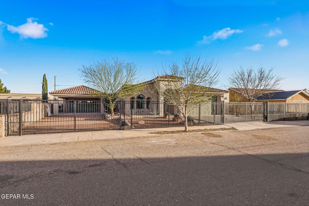 440 BURKETT Drive, Clint, TX 79836