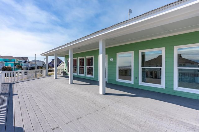 3125 James, Crystal Beach, TX 77650