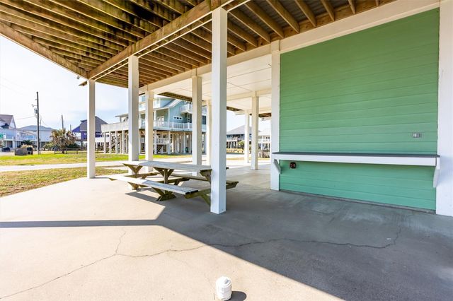 3125 James, Crystal Beach, TX 77650