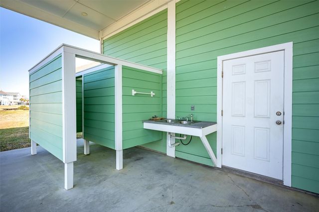 3125 James, Crystal Beach, TX 77650