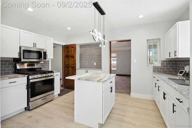 17204 Wildemere Street, Detroit, MI 48221