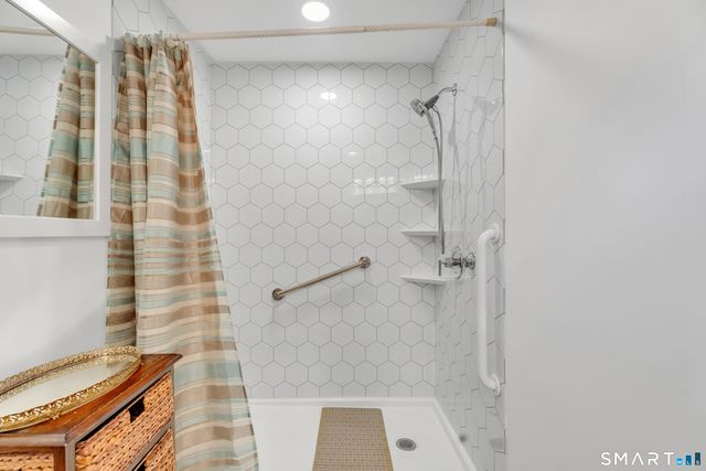 95 Cass Avenue, Wallingford, CT 06492
