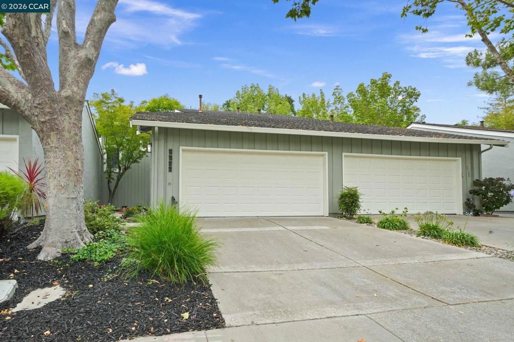 Image 3 of property listing at 2130 Shoshone Cir, Danville, CA 94526
