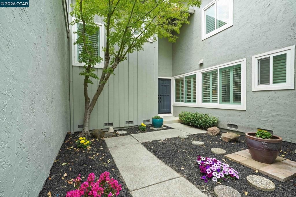 Image 5 of property listing at 2130 Shoshone Cir, Danville, CA 94526