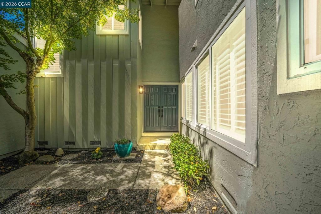 Image 6 of property listing at 2130 Shoshone Cir, Danville, CA 94526