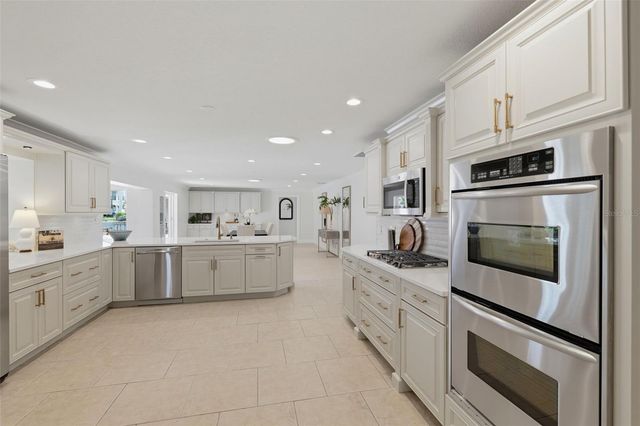 2080 HAWAII AVENUE NE, St Petersburg, FL 33703