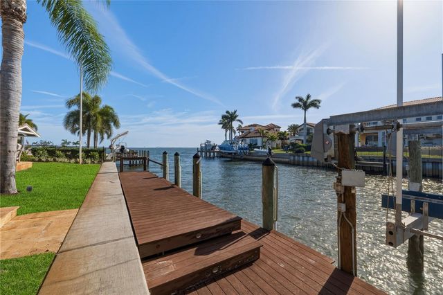 2080 HAWAII AVENUE NE, St Petersburg, FL 33703