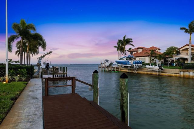 2080 HAWAII AVENUE NE, St Petersburg, FL 33703