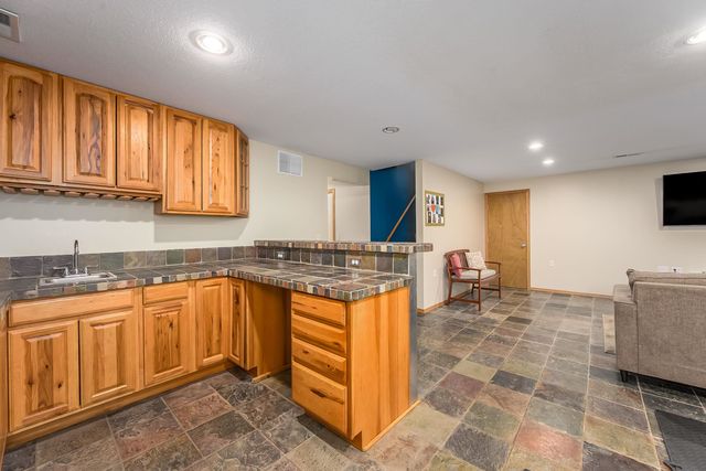 1721 N Hawthorn Ct, Andover, KS 67002