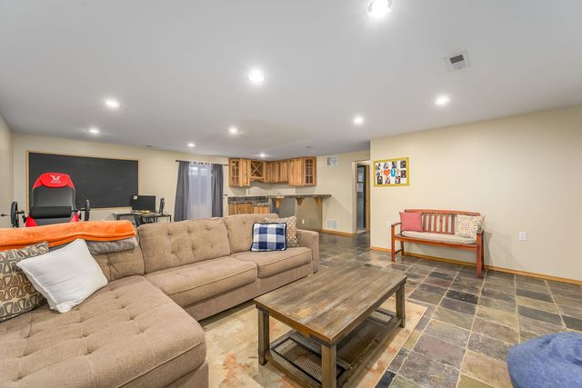 1721 N Hawthorn Ct, Andover, KS 67002