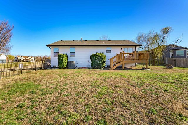 1721 N Hawthorn Ct, Andover, KS 67002