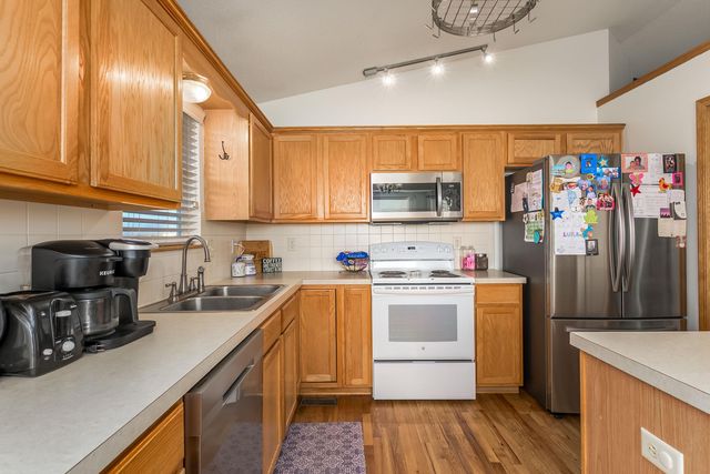 1721 N Hawthorn Ct, Andover, KS 67002