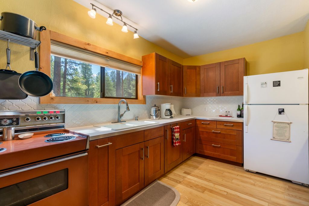 Image 10 of property listing at 27 Horseshoe Trail, Jemez Springs, NM 87025