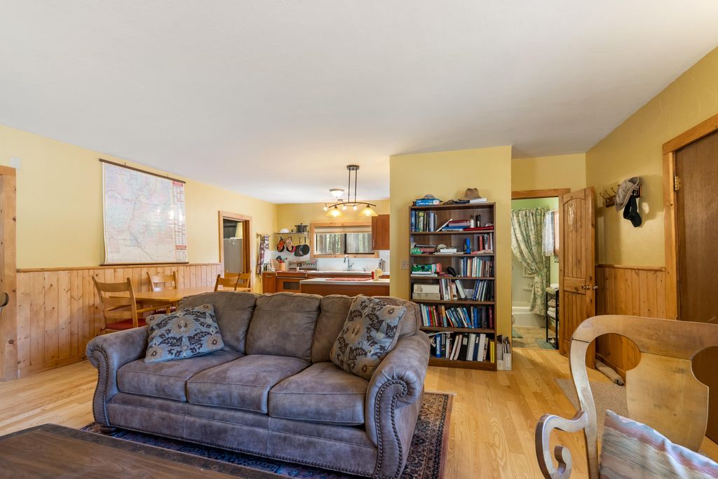 Image 9 of property listing at 27 Horseshoe Trail, Jemez Springs, NM 87025