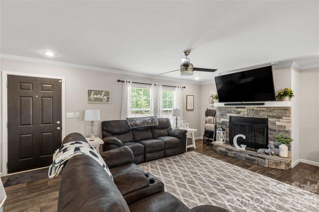412 Mullinax Circle, Blacksburg, SC 29702