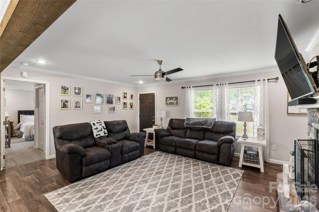 412 Mullinax Circle, Blacksburg, SC 29702
