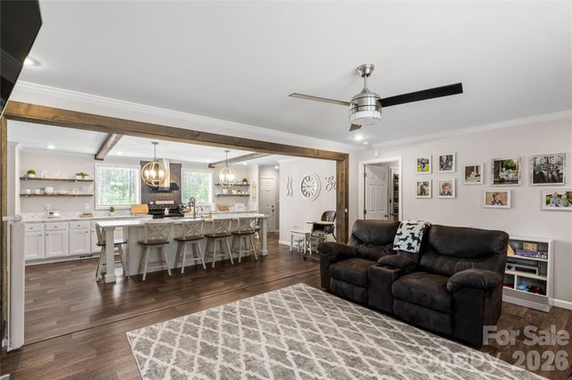 412 Mullinax Circle, Blacksburg, SC 29702