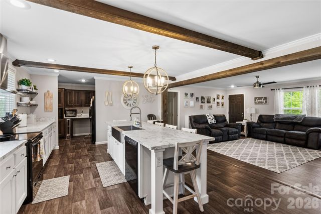 412 Mullinax Circle, Blacksburg, SC 29702