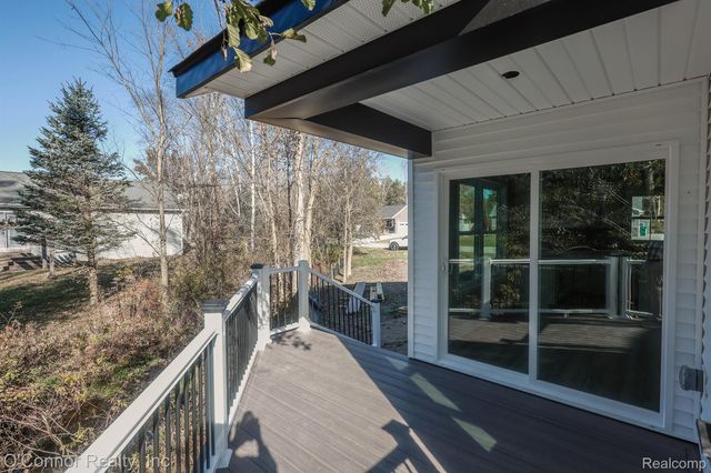 2047 Edward Lane East, Kimball Township, MI 48074