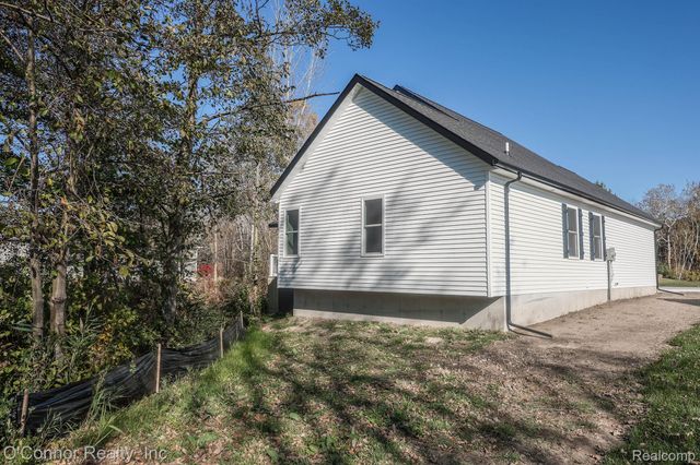 2047 Edward Lane East, Kimball Township, MI 48074