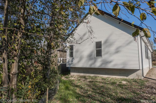 2047 Edward Lane East, Kimball Township, MI 48074