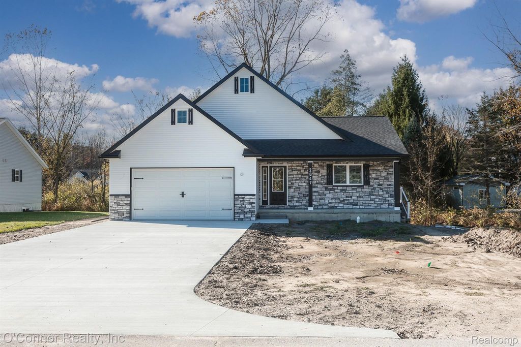 2047 Edward Lane East, Kimball Township, MI 48074