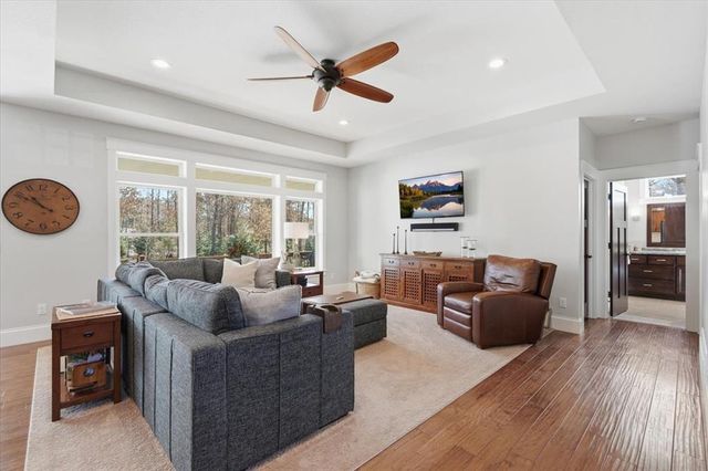 977 McGregor Drive, Eau Claire, WI 54703