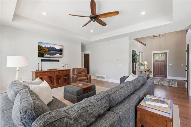 977 McGregor Drive, Eau Claire, WI 54703