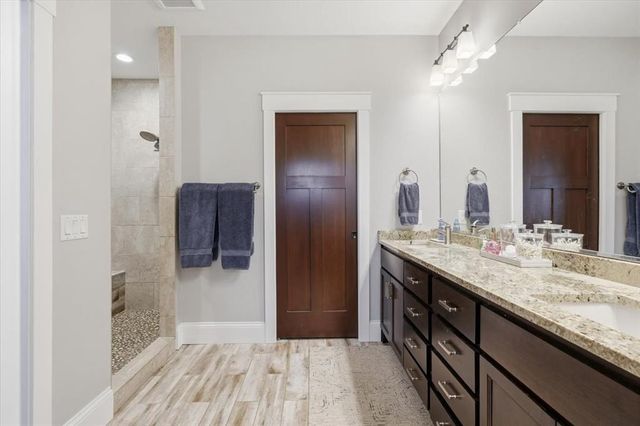 977 McGregor Drive, Eau Claire, WI 54703