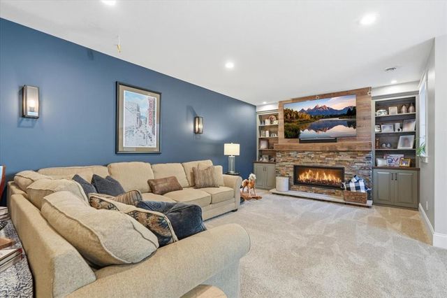 977 McGregor Drive, Eau Claire, WI 54703