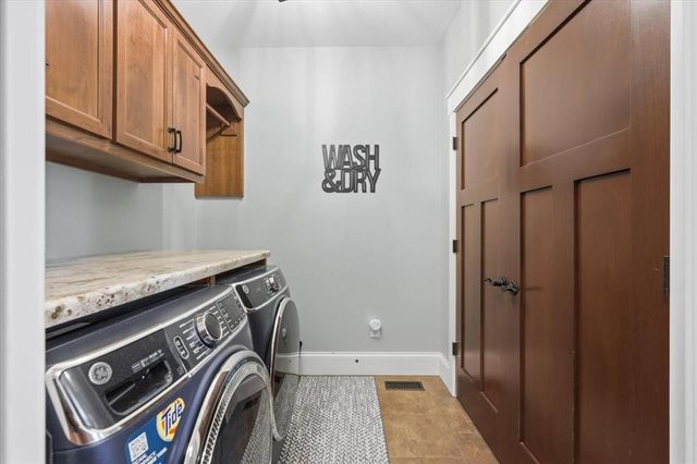 977 McGregor Drive, Eau Claire, WI 54703