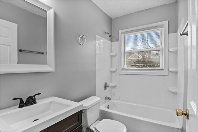 1990 Fair Oaks Drive, Lexington, KY 40504