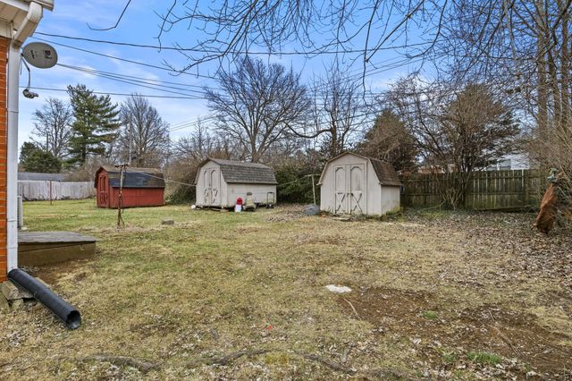 1990 Fair Oaks Drive, Lexington, KY 40504