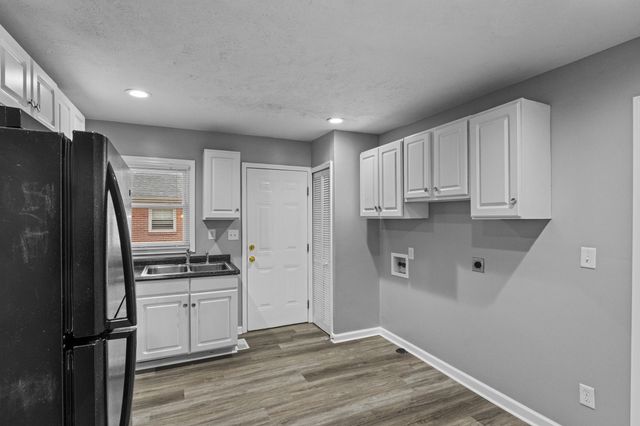 1990 Fair Oaks Drive, Lexington, KY 40504