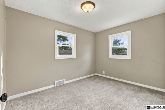 907 W 31 Avenue, Bellevue, NE 68005