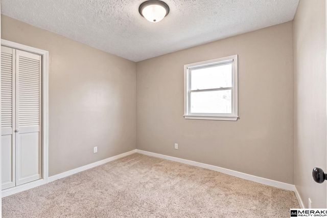 907 W 31 Avenue, Bellevue, NE 68005