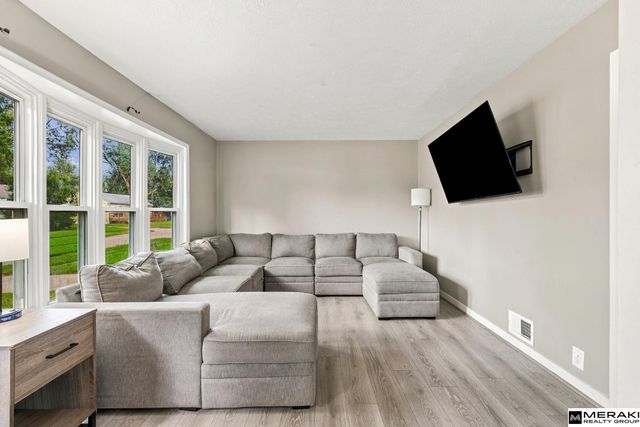 907 W 31 Avenue, Bellevue, NE 68005