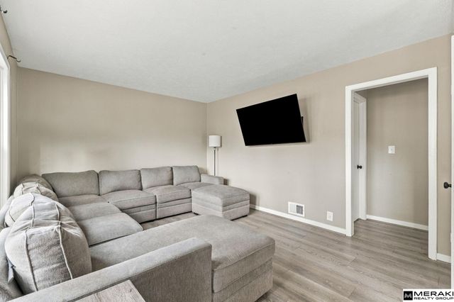 907 W 31 Avenue, Bellevue, NE 68005
