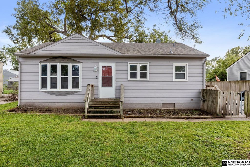 907 W 31 Avenue, Bellevue, NE 68005
