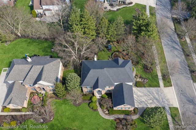 48318 Manhattan Circle, Canton, MI 48188