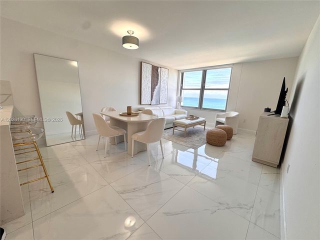 2899 Collins Ave 1037, Miami Beach, FL 33140