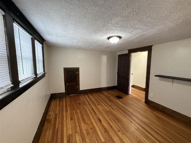 329 S Clemens Avenue, Lansing, MI 48912